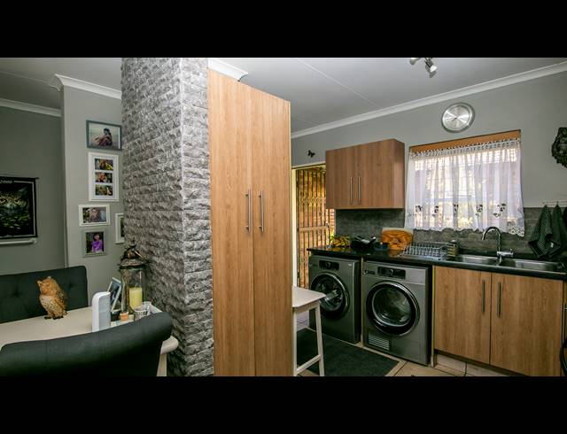 2 BEDROOM TOWNHOUSE RENTED IN HONEYDEW RIDGE